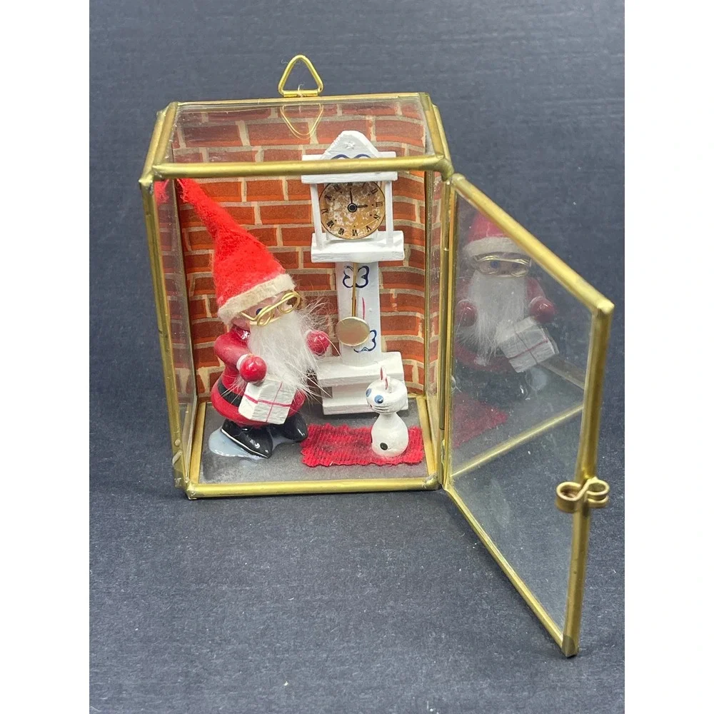 VTG Brass Glass Shadow Box Santa Diorama Taiwan Christmas Ornament Cat Clock 4